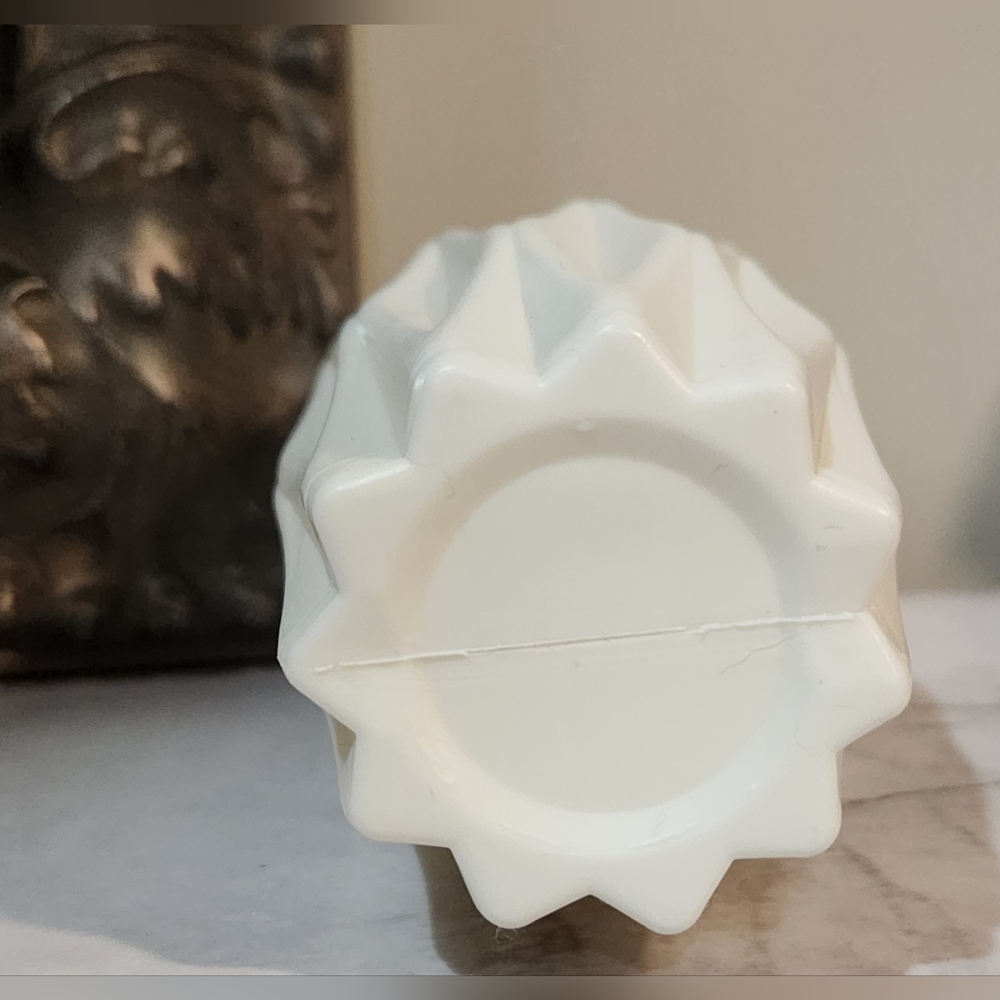 Geometric Plastic Vase - Picture 6 of 6
